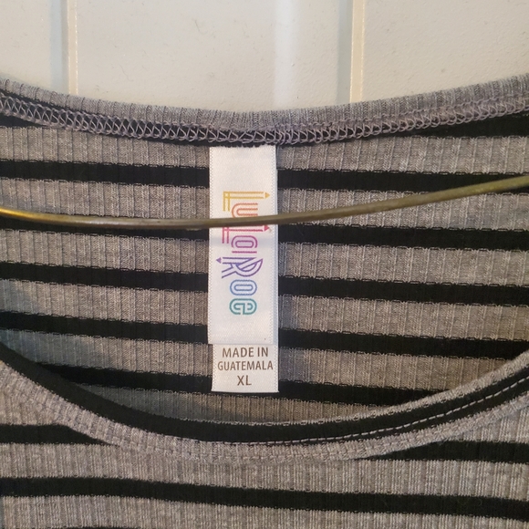 Lularoe Classic T - Picture 3 of 6